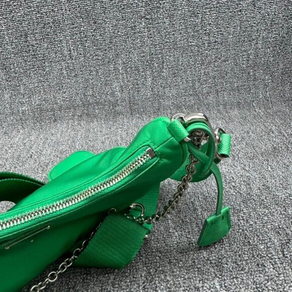 PRADA Re-edition Green W/P Nylon Shoulder Bag ccofb799-102525 - Picture 6 of 14
